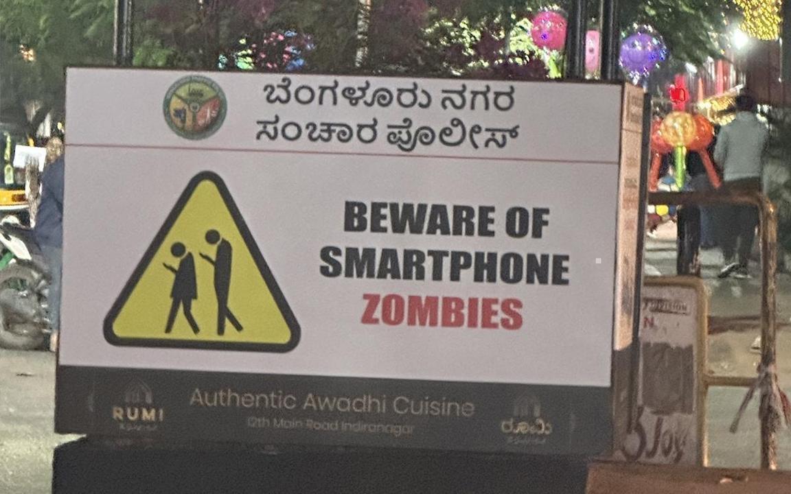 Bengaluru Signboard Goes Viral: Warning about 'Smartphone Zombies