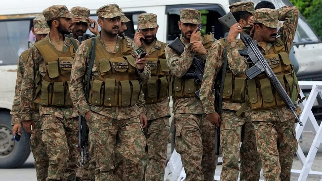 Pakistan Army Bomb Blast Claims Lives of Seven Soldiers