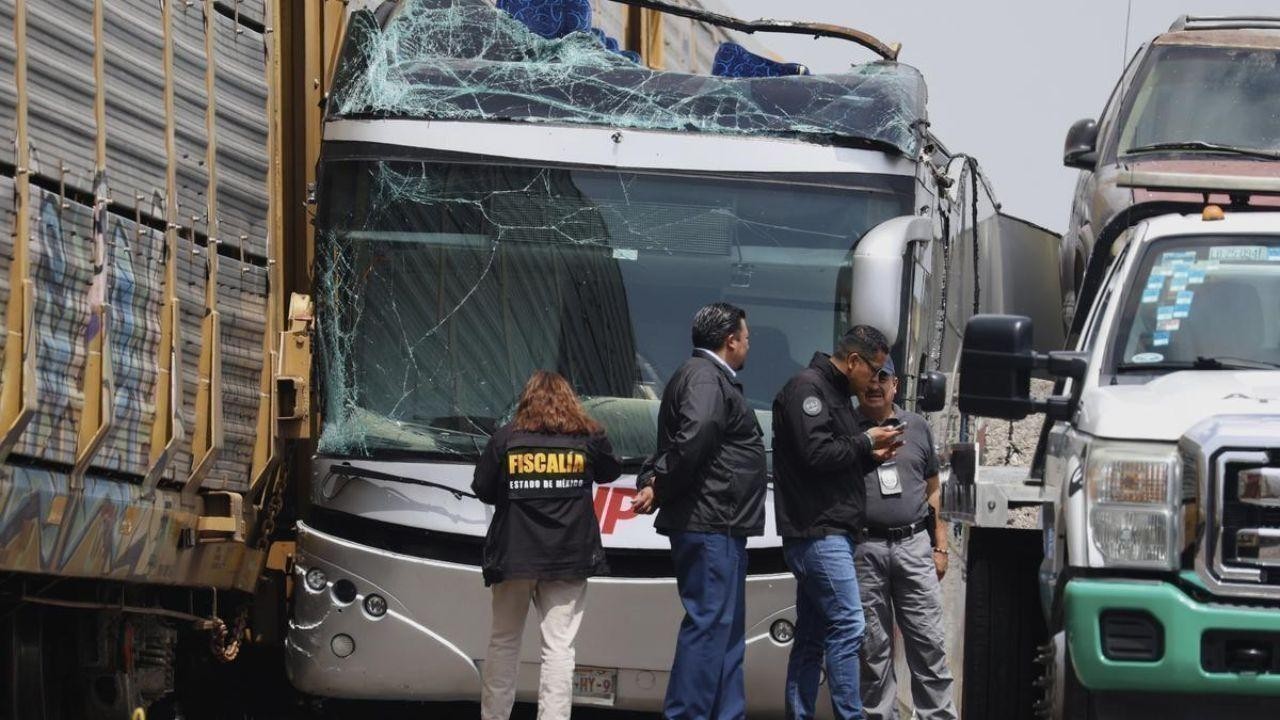 Freight Train Hits Double-Decker Bus Near Mexico City 10 Dead 61 Hurt