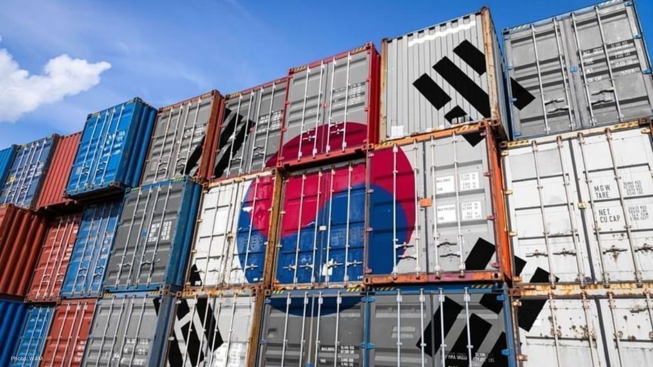 South Korea Exports Fall 15% in Early October Despite Daily Gains