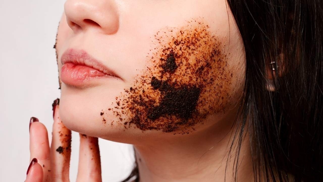 Use Coffee Powder for Glowing, Clear Skin: Simple DIY Skincare Tips