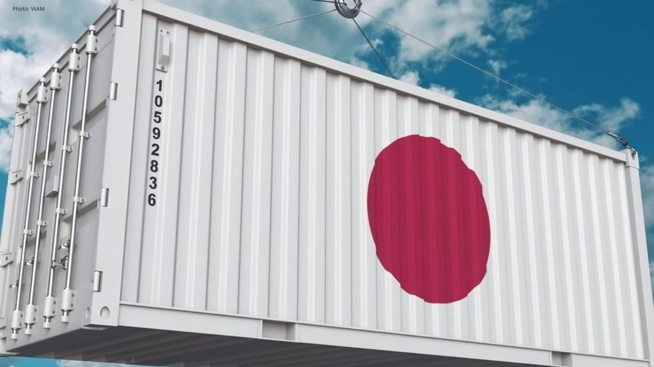 Japan's October Trade Surplus Hits Record Amid Mixed Regional Trends