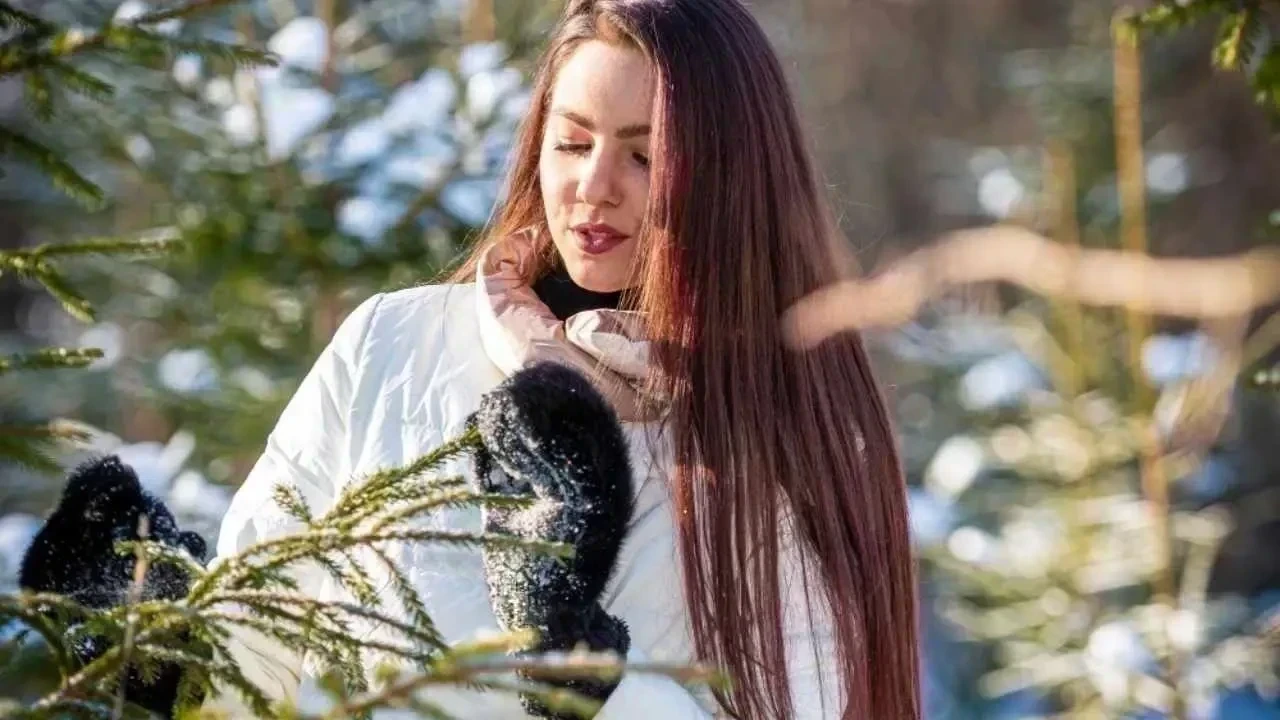 Winter Hair Care: Easy Tips to Keep Your Hair Healthy in Cold Weather