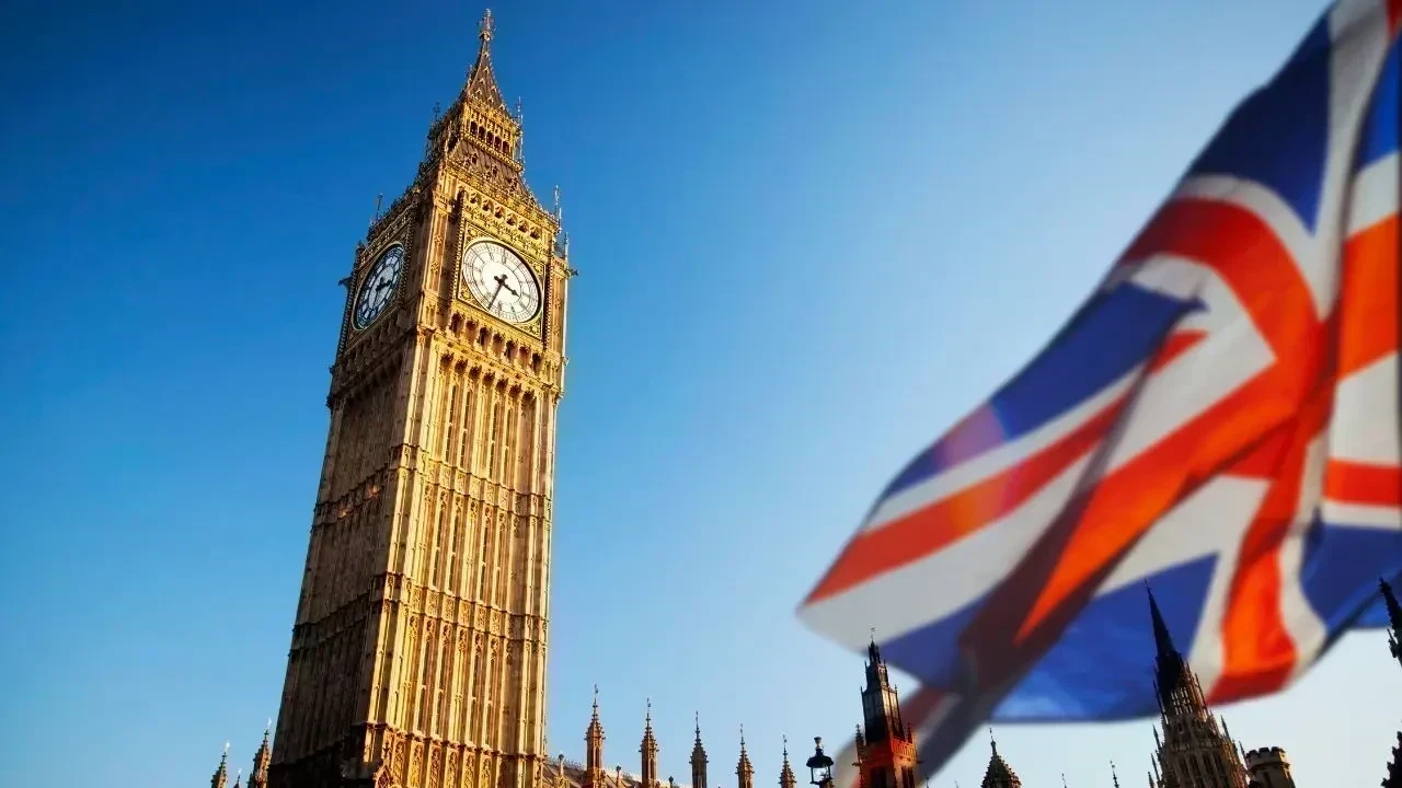 UK Net Migration Drops Sharply to 204,000 in 2025