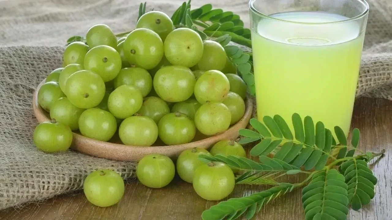 6 Reasons to Consume Amla Moringa Juice for a Bridal Glow