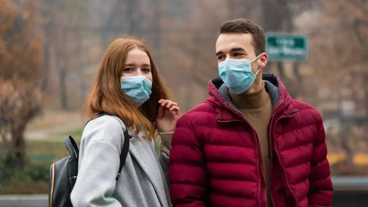 Beat The Smog: The Right Way To Use Masks This Winter