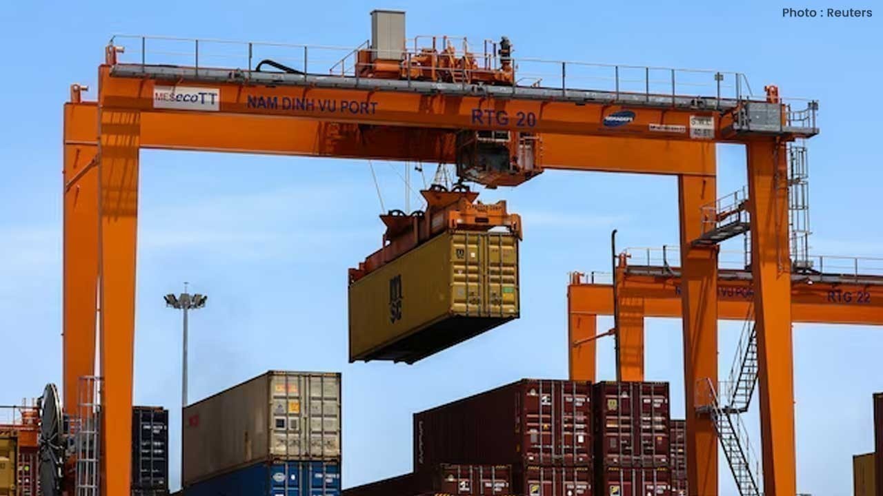 Vietnam Trade Surplus Soars to $121.6B as Exports to US Surge