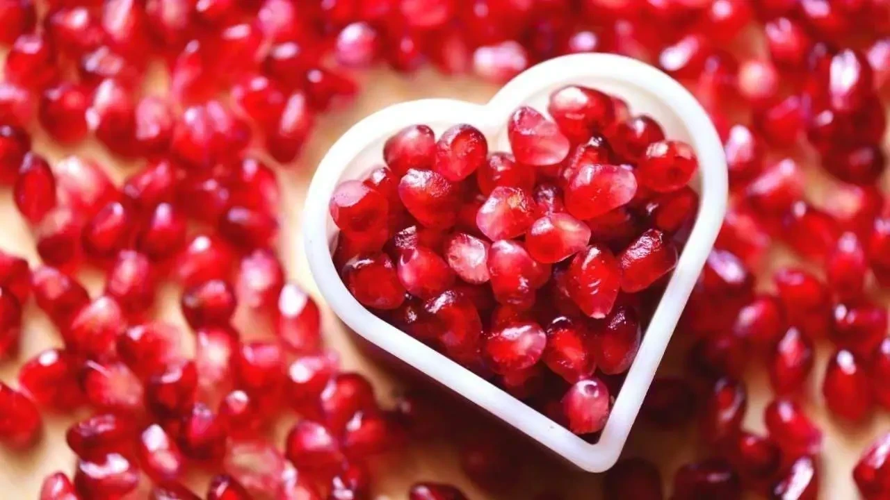 Pomegranate Health Benefits: Why This Red Fruit Should Be in Your Daily Diet