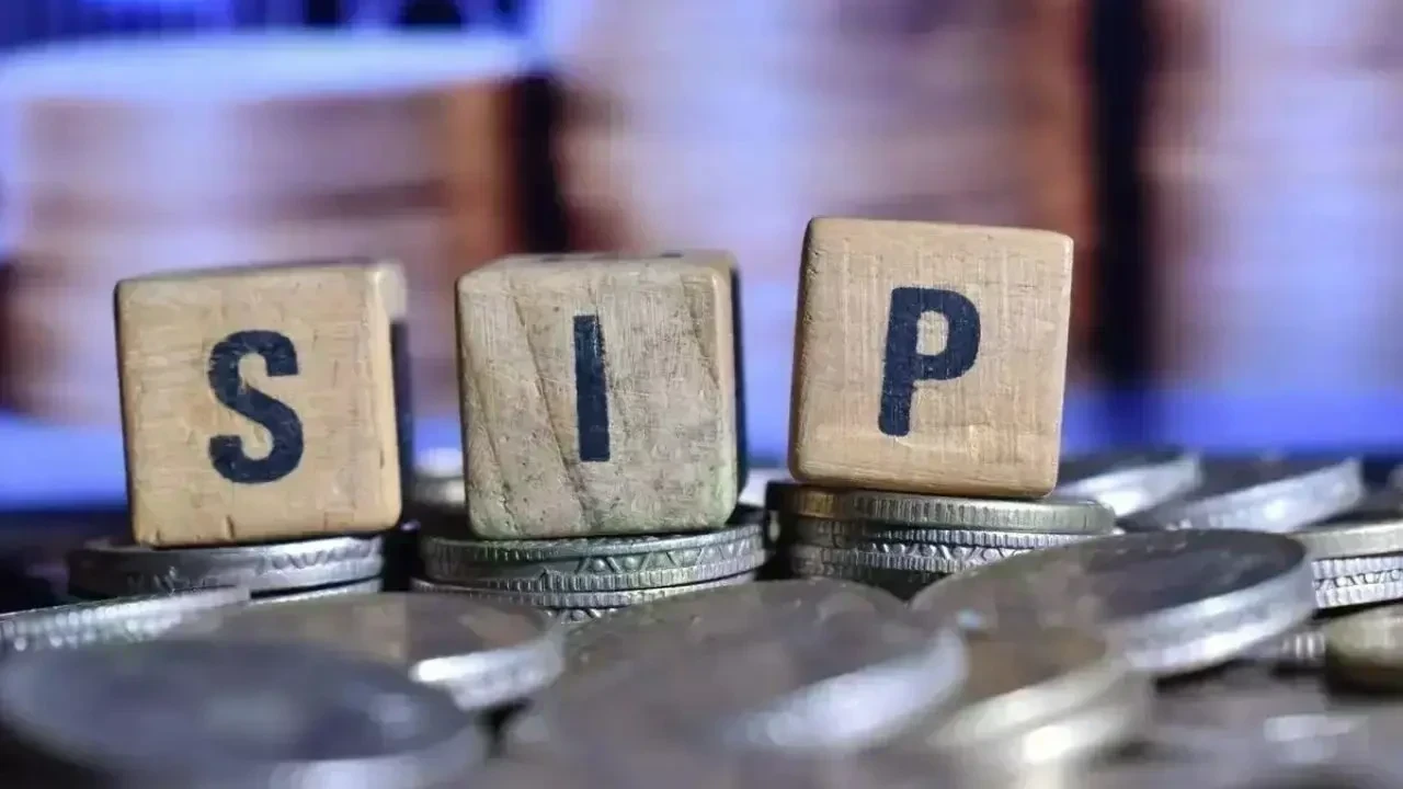 Decoding Central Bank Signals: Your Financial Moves in an Uncertain Landscape