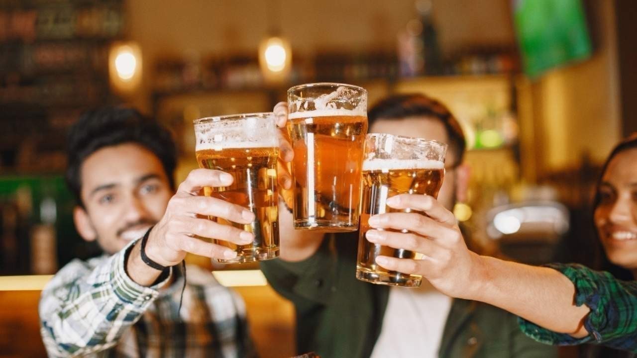 Morning or Night: When Is the Right Time to Drink Beer? Here’s What You Should Know