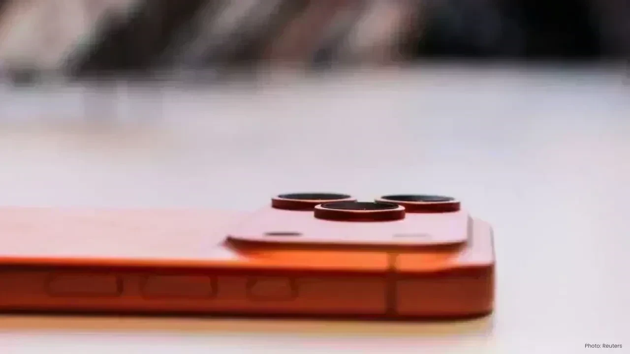 Foreign Phone Shipments in China Surge 128% in November