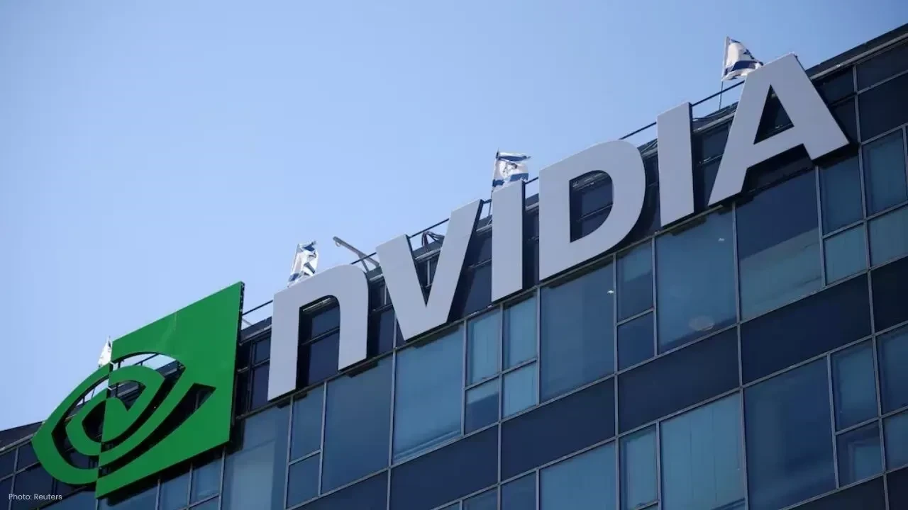 Nvidia Strengthens AI Strategy with Groq's Chip Technology and CEO Acquisition