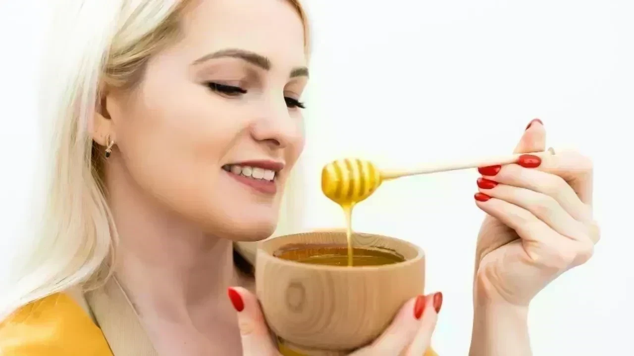 Honey’s Hidden Powers: Anti-Ageing Benefits and Simple Skincare Tips