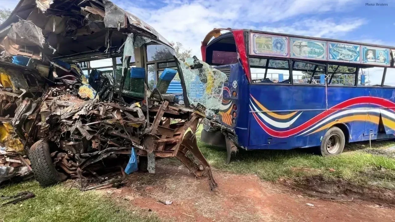 Tragedy Strikes as Bus Overturns in Vietnam's Yen Bai, Claiming Seven Lives