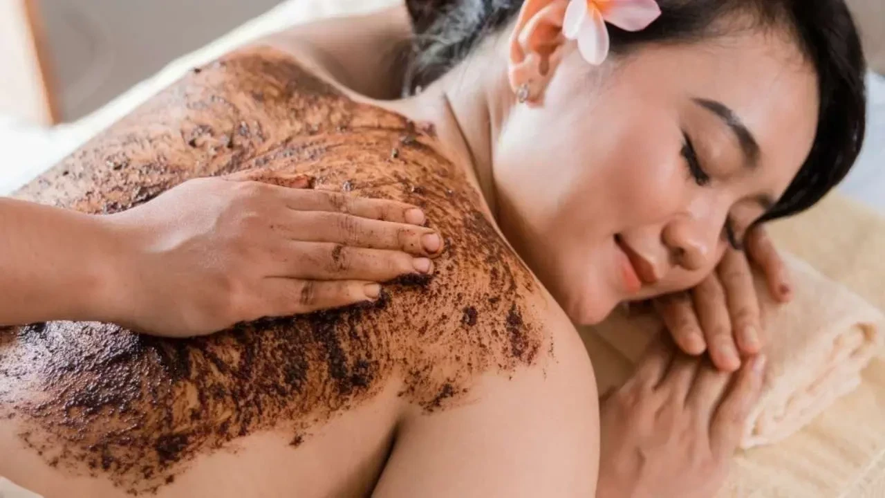 Coffee Scrub: A Simple Home Remedy to Reduce Body Tan Naturally