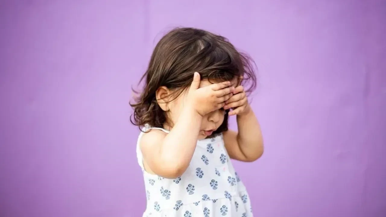 Your Child Does This Too? 5 Early Signs of Emotional Distress Parents Should Never Ignore