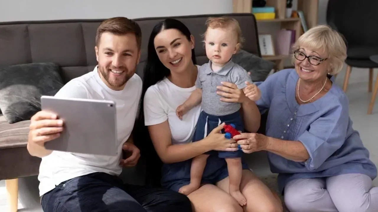 Managing Both Ends: Best Remote Health Tools to Track Your Kids and Aging Parents Together