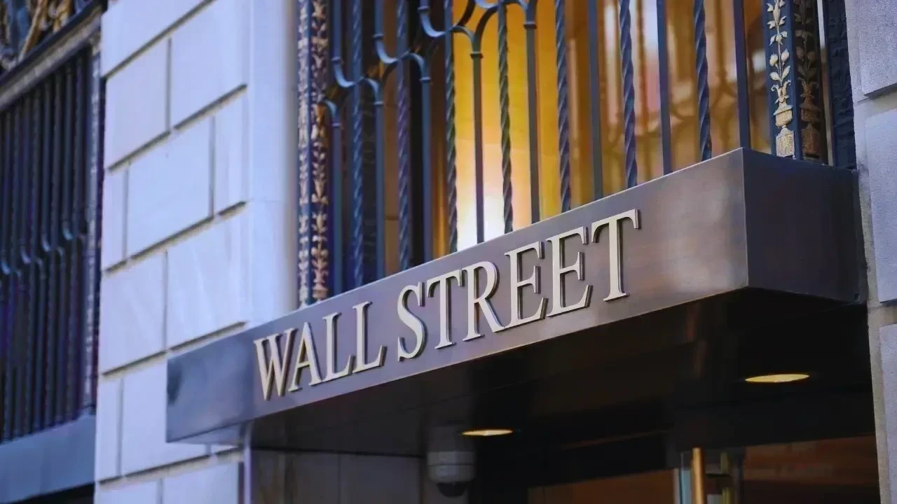 Wall Street Hits New Heights: Tech Sector Fuels Market Surge