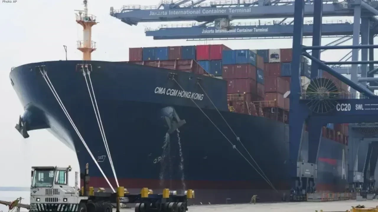 Trump Imposes New Tariffs on Eight Nations, Including Iraq and Brazil