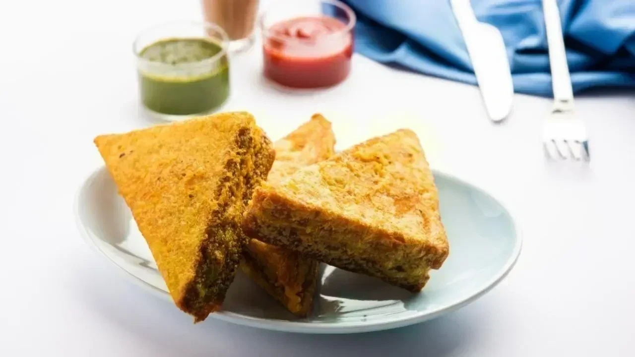 Delicious Moong Dal Toast Recipe for a Healthy Breakfast