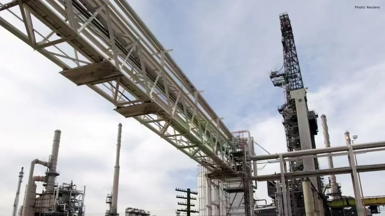 Arctic Chill Triggers Alarm in U.S. Refineries as Energy Markets React