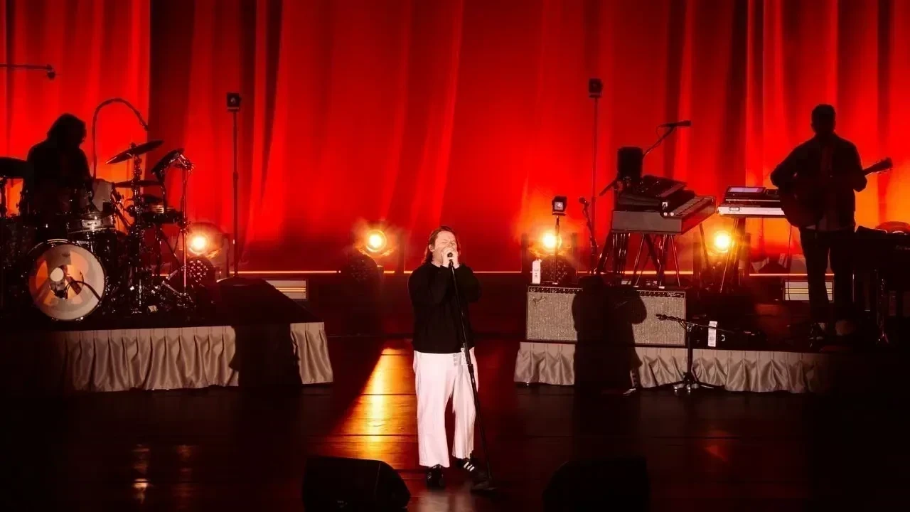 Lewis Capaldi Delivers Emotional Show at Saadiyat Nights